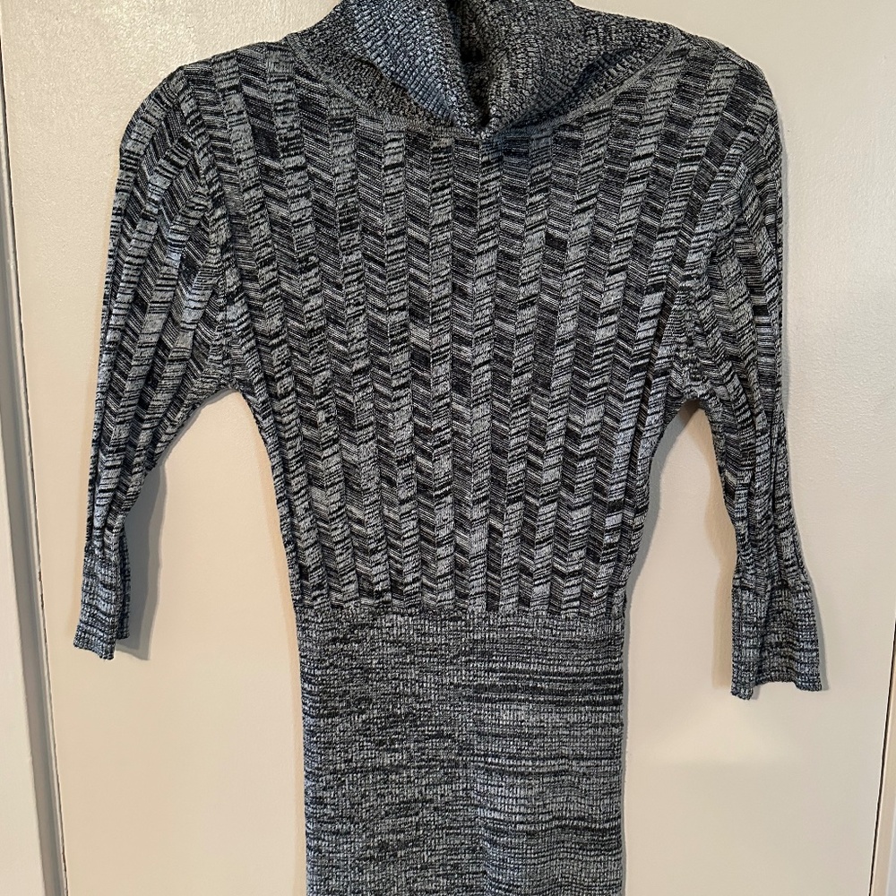 XOXO 3/4 sleeve turtleneck  sweater size Lg